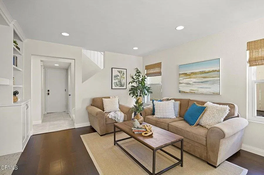 3 bed, 2.5 bath, 1634 sqft, $4,500 — Photo 3