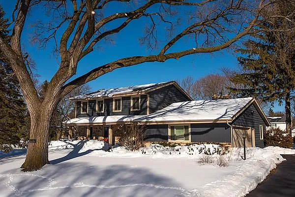 1 Pinewood Ct photo 1