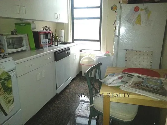 Rented by Universal Realty Group | media 30