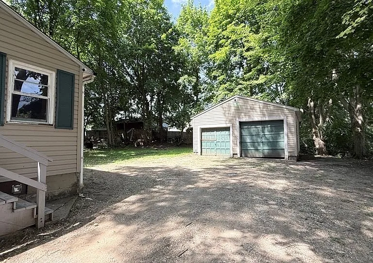888 Garfield St — Photo 3