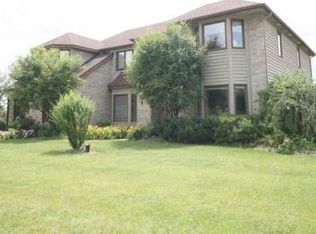 28W461 Lorraine Dr, Winfield, IL 60190