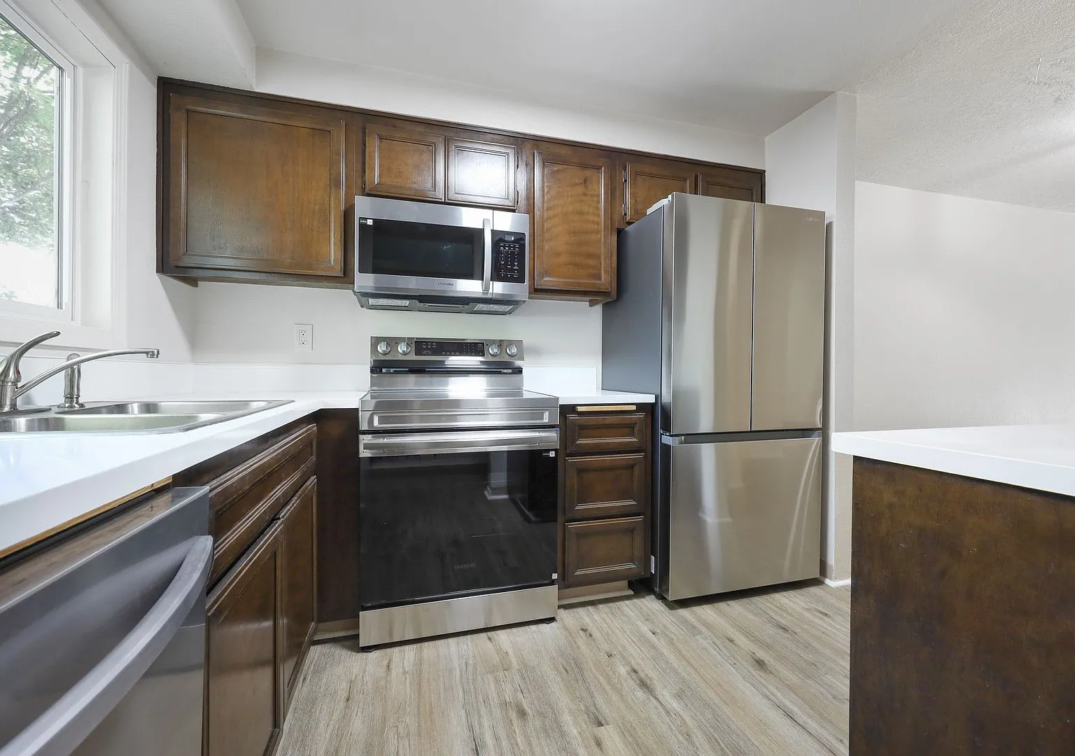 Shannon Court — Photo 2