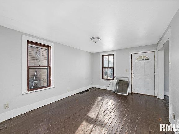 3rd image of 1420 W 7th St