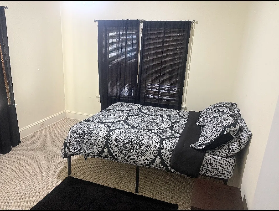 3 bed, 864 sqft, $852 — Photo 1