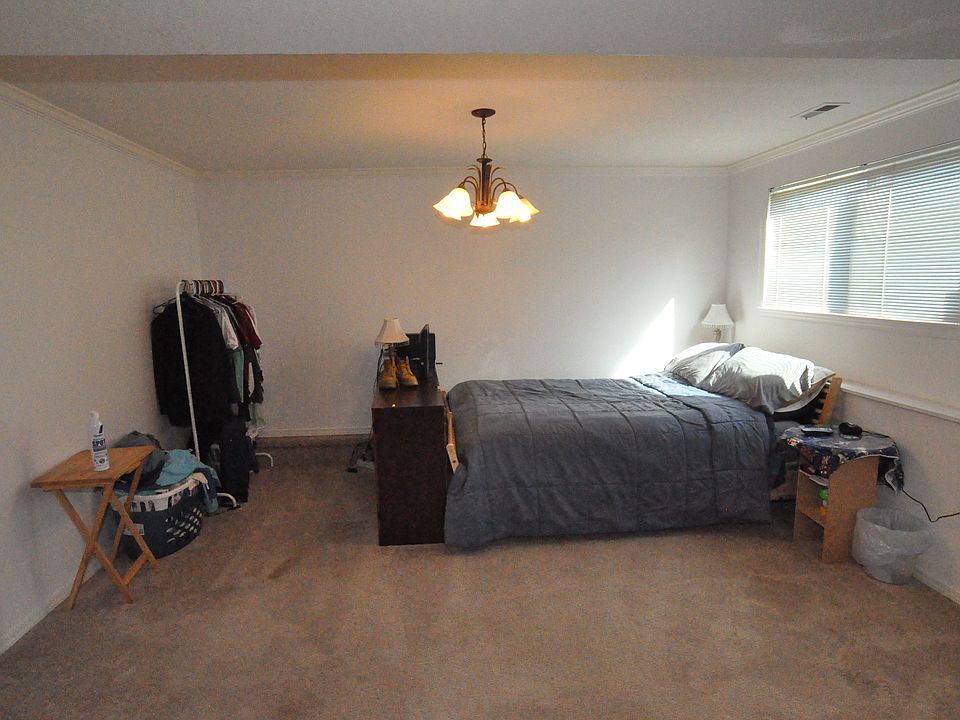 1st image of 9423 Woodland Ave E