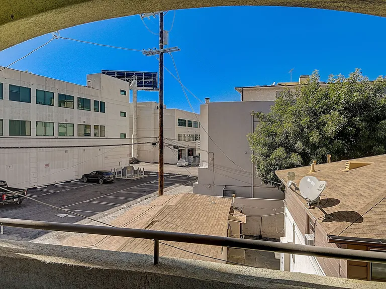 14900 Moorpark Street — Photo 52