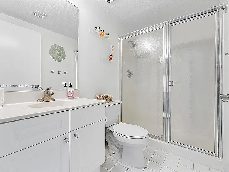 17050 N Bay Rd #807 — Photo 28