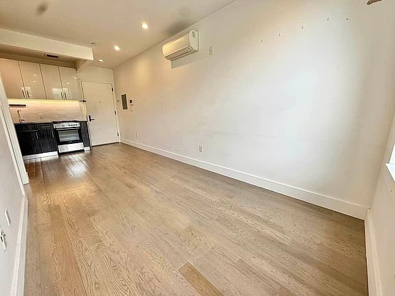 3rd image of 824 Saint Johns Pl APT 3F