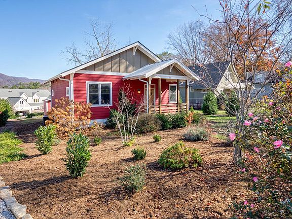 Walkable Location, Many Green Features