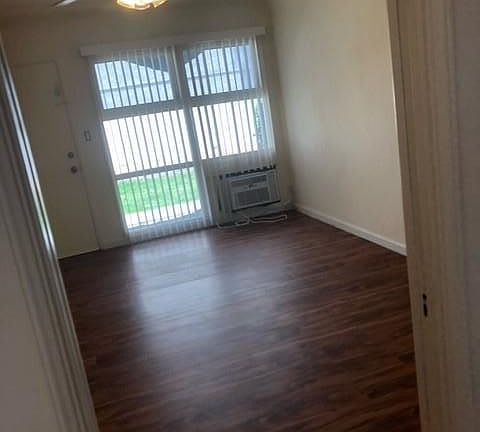 4th image of 417 E Palm Ave