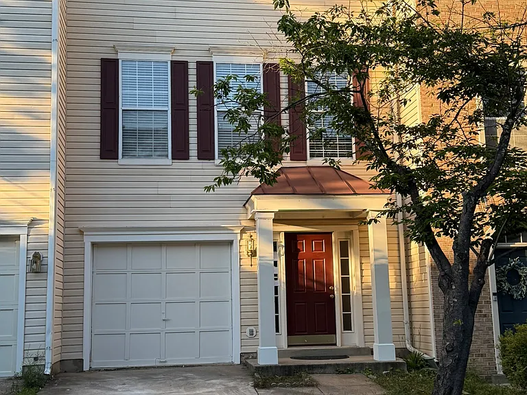 2427 Clover Field Cir — Photo 1