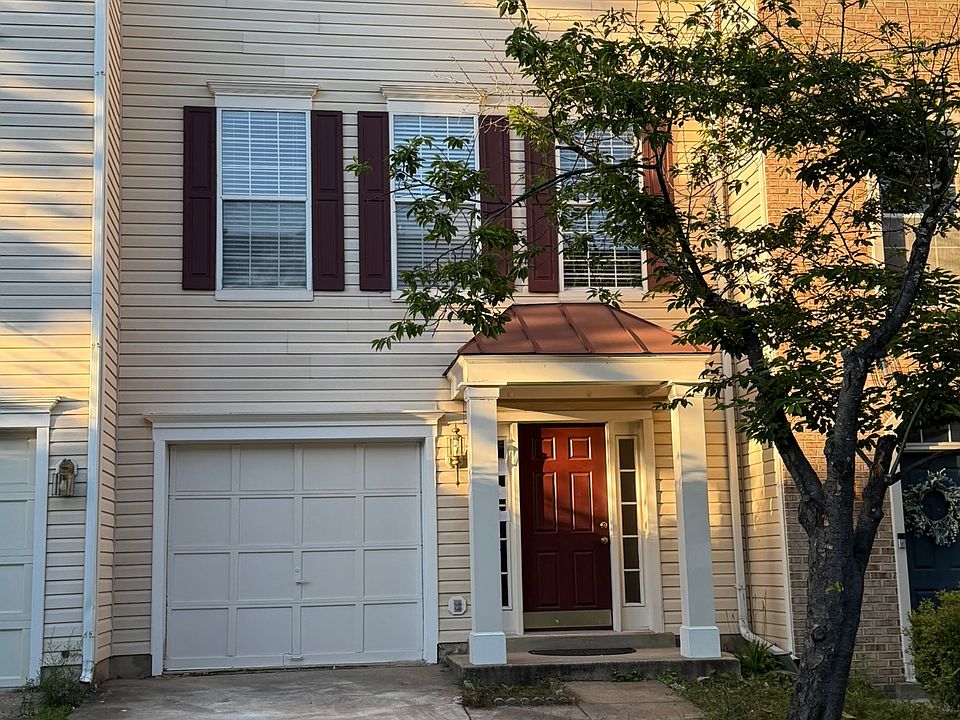 1st image of 2427 Clover Field Cir