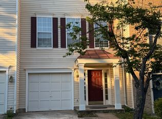 2427 Clover Field Cir, Herndon, VA 20171