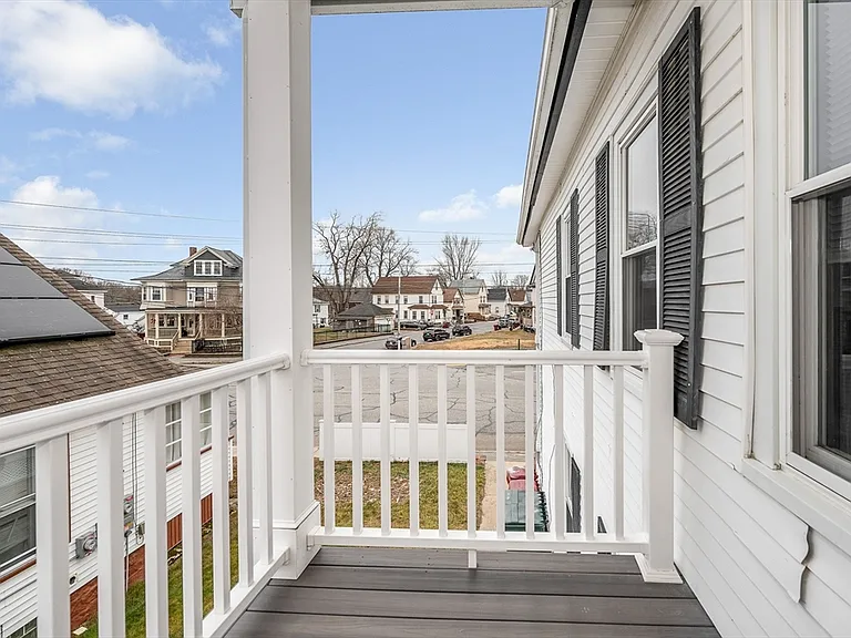 Private side porch