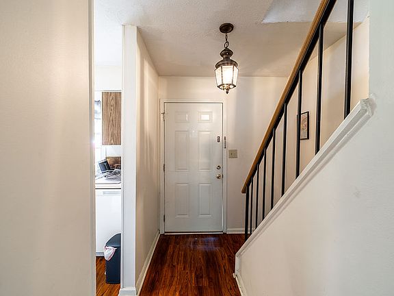3rd image of 119 Eaglewood Way