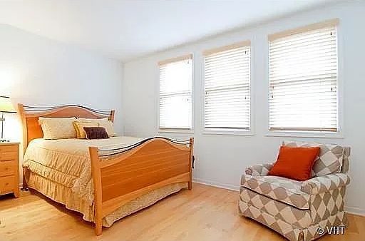 4th image of 1025 N Kingsbury St #1025