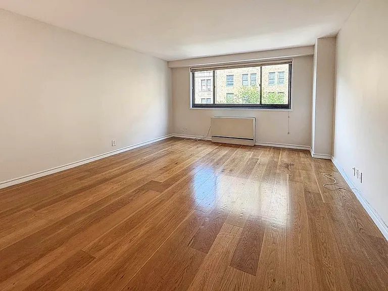 330 W 45th St #4E — Photo 6