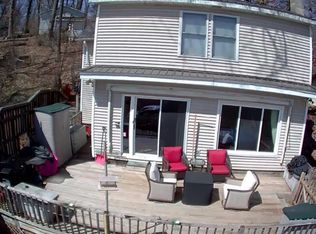 6812 Lake Dr, Hastings, MI