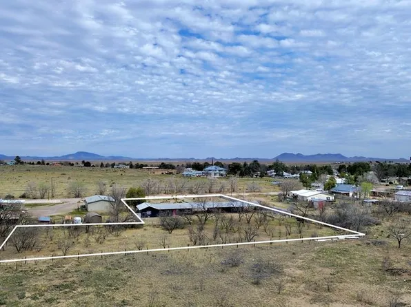 1011 W Washington St, Marfa, TX 79843