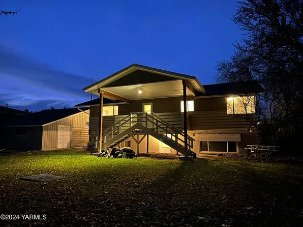 7408 Summitview Ave, Yakima, WA 98908