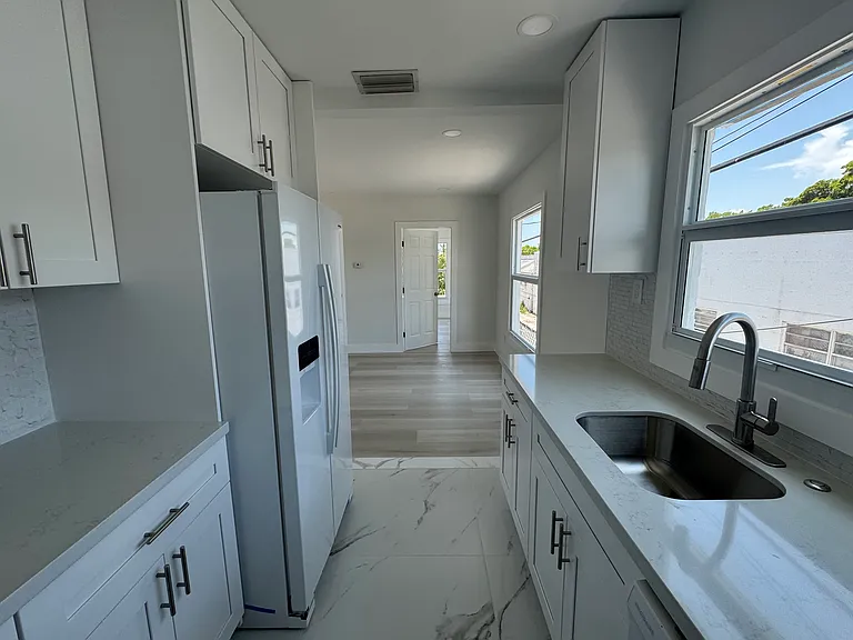 434 NE 7th Ave #7 — Photo 14