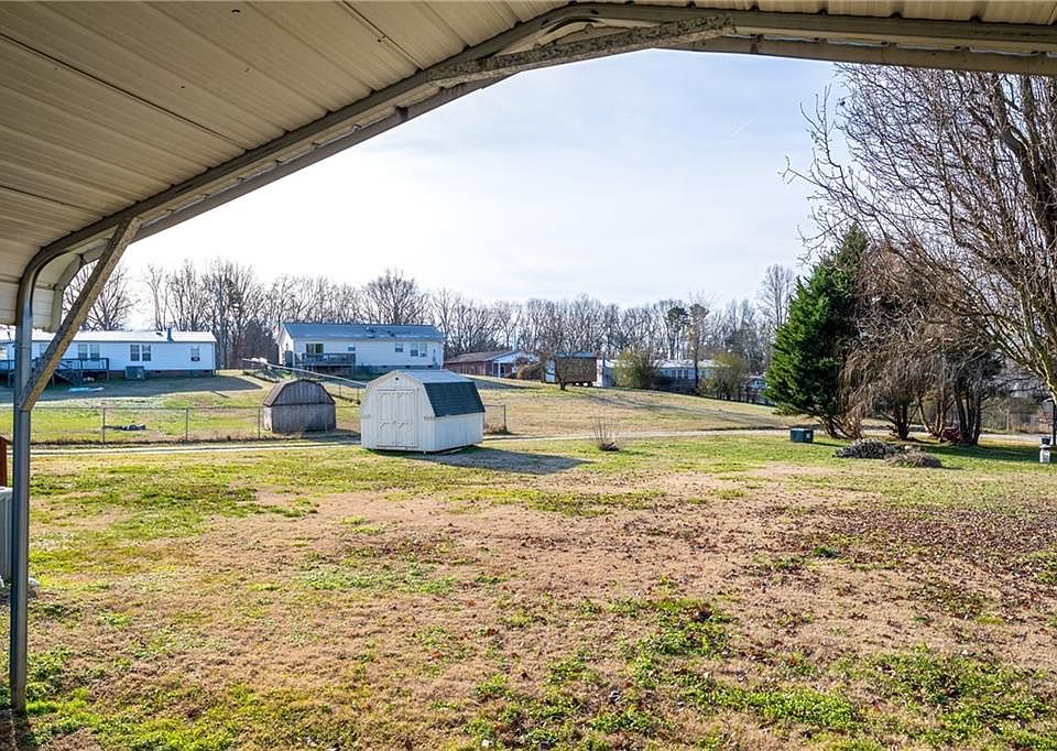 2nd image of 105 Cloverdale Dr