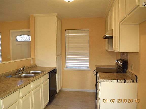 3rd image of 717 Park Plaza Dr
