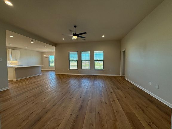 3rd image of 467 Ellison Rd
