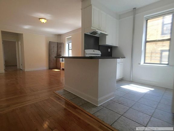 3rd image of 105 Pinehurst Ave APT 42