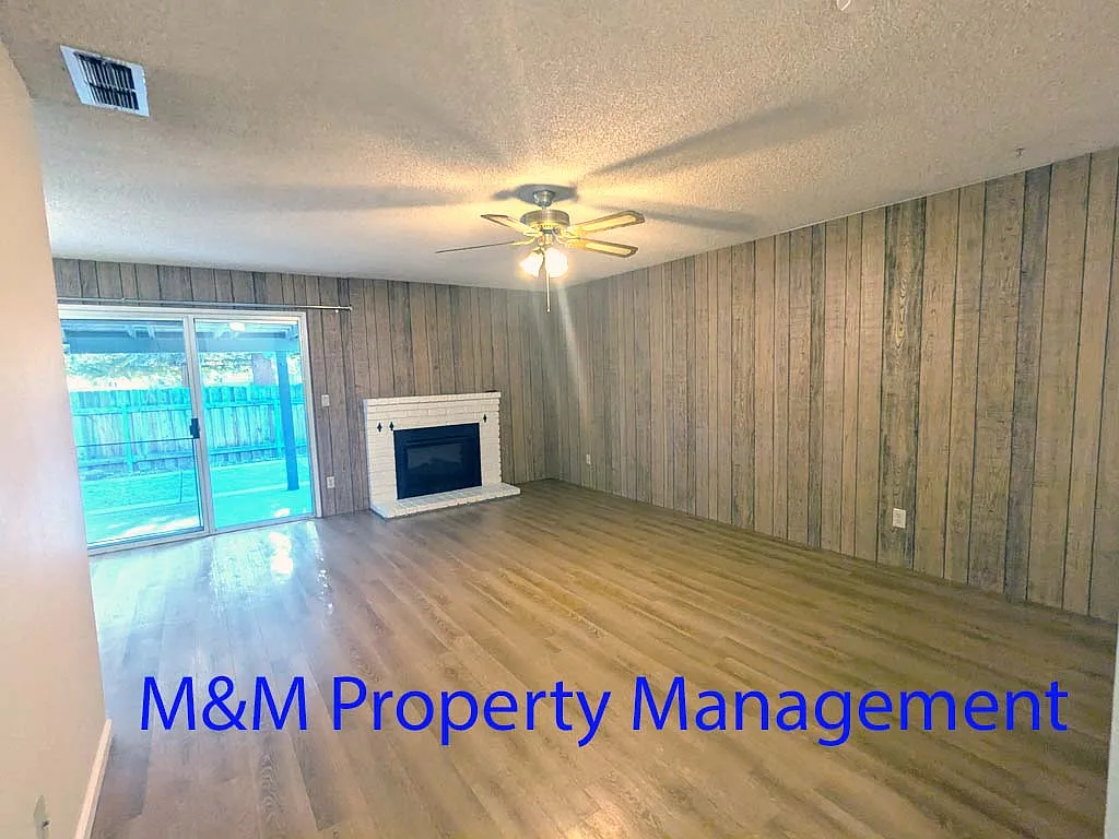 3 bed, 1230 sqft, $2,450 — Photo 2