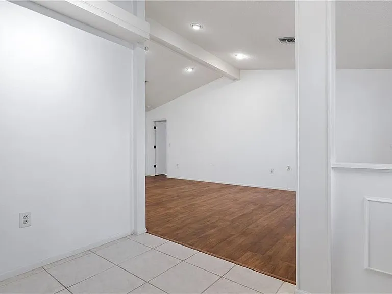 133 1st Ave — Photo 3
