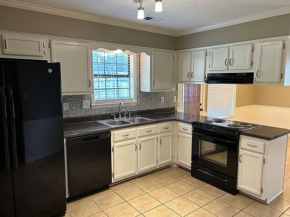 4th image of 960 Clarington Dr