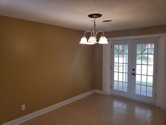 4th image of 140 Creekside Dr