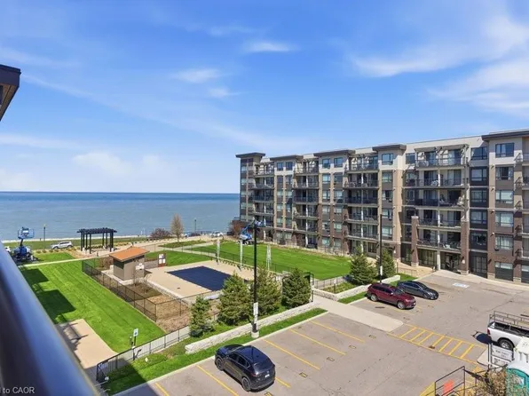 40 Esplanade Ln #406, Grimsby, ON L3M 0G9