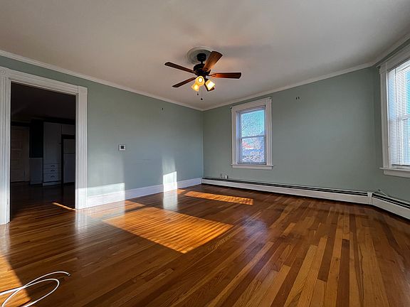 4th image of 263 Middlesex St