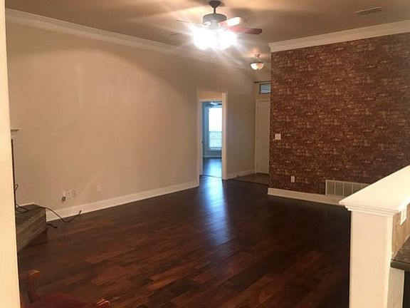 3rd image of 810 Dimaggio Dr