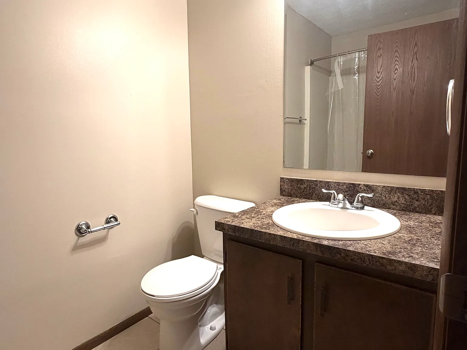 2 bed, 857 sqft, $925 — Photo 2