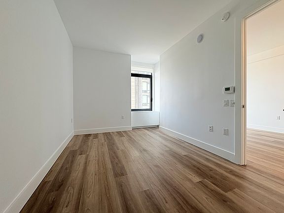 4th image of 228 E 135th St #606