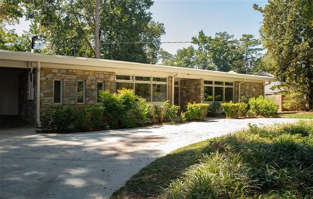 5 bed, 5.0 bath, 2577 sqft, $9,000 — Photo 1