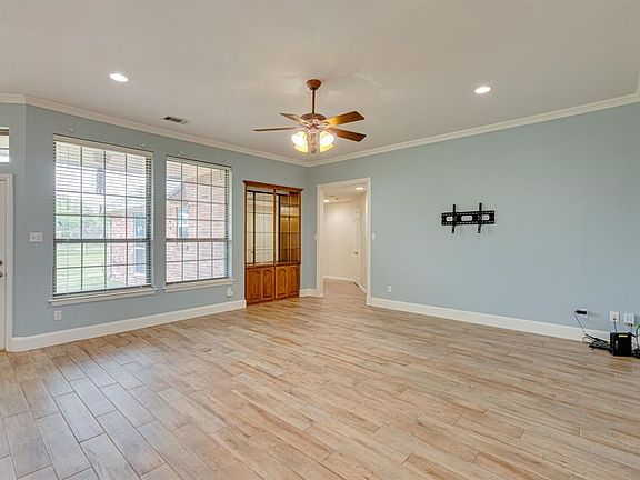 3rd image of 670 Brookcrest Ct
