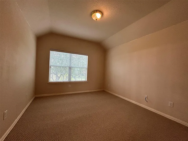 2516 Brittany Lakes Dr — Photo 18