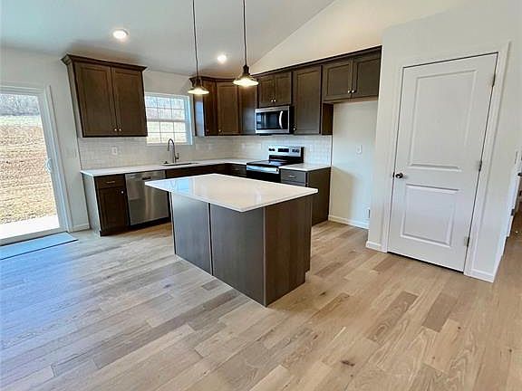 2nd image of 801 Lakeway Dr