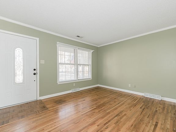 4th image of 2054 Parkwood Dr
