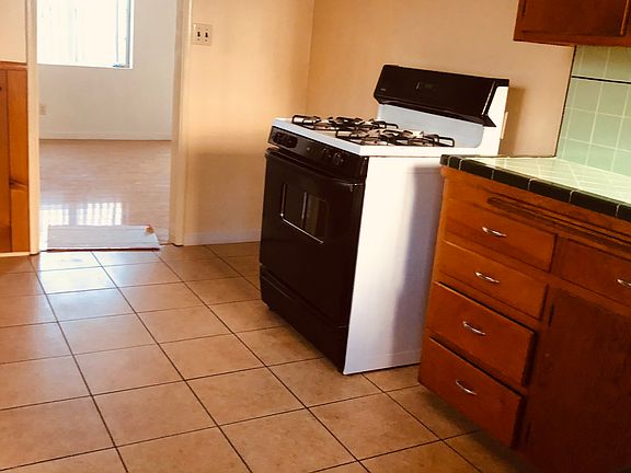 3rd image of 628 E Magnolia Blvd #B