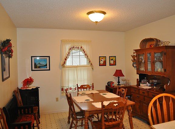 2nd image of 643 Sherwood Pl