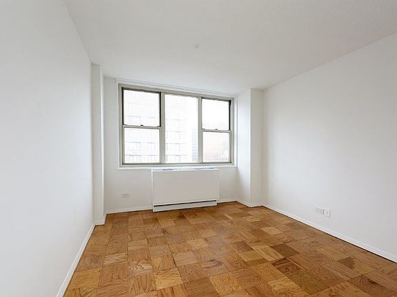 4th image of 154 E 29th St #403