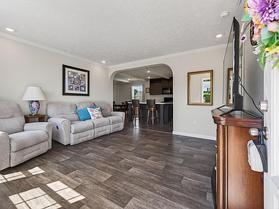 4th image of 2127 Tara Ln