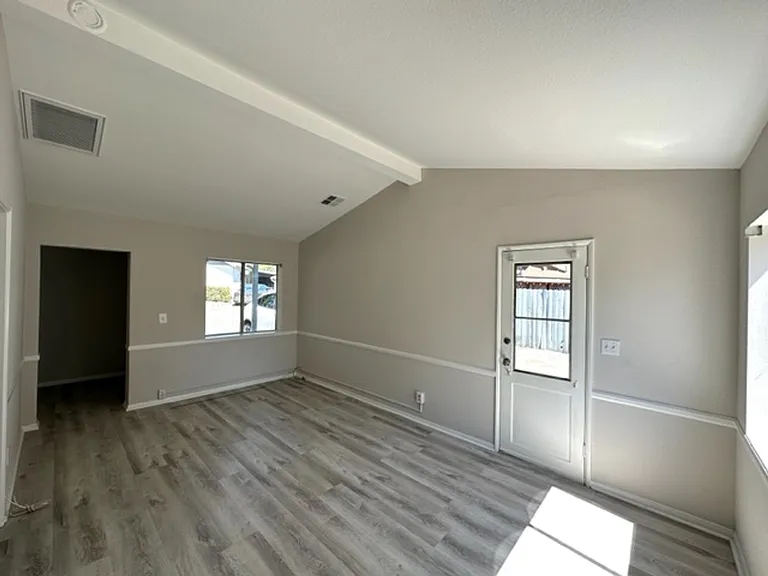 2404 Fairway Ave — Photo 2