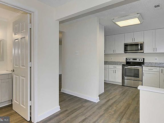 5th image of 5871 Jacksons Oak Ct
