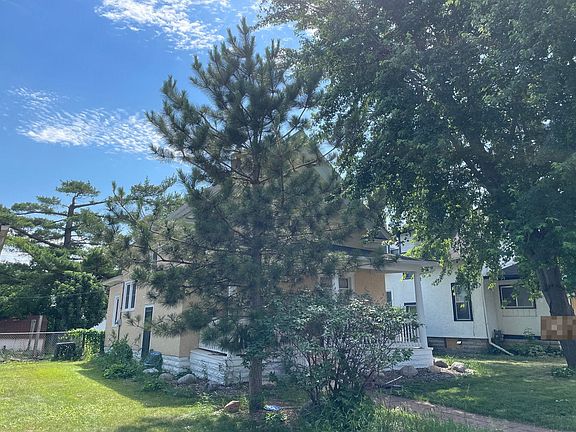 3rd image of 3918 Aldrich Ave N